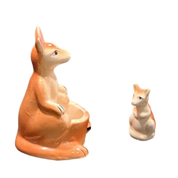 Kangaroo Mom & Baby Joey Salt & Pepper Shaker Set VGVC Vintage - Picture 8 of 11
